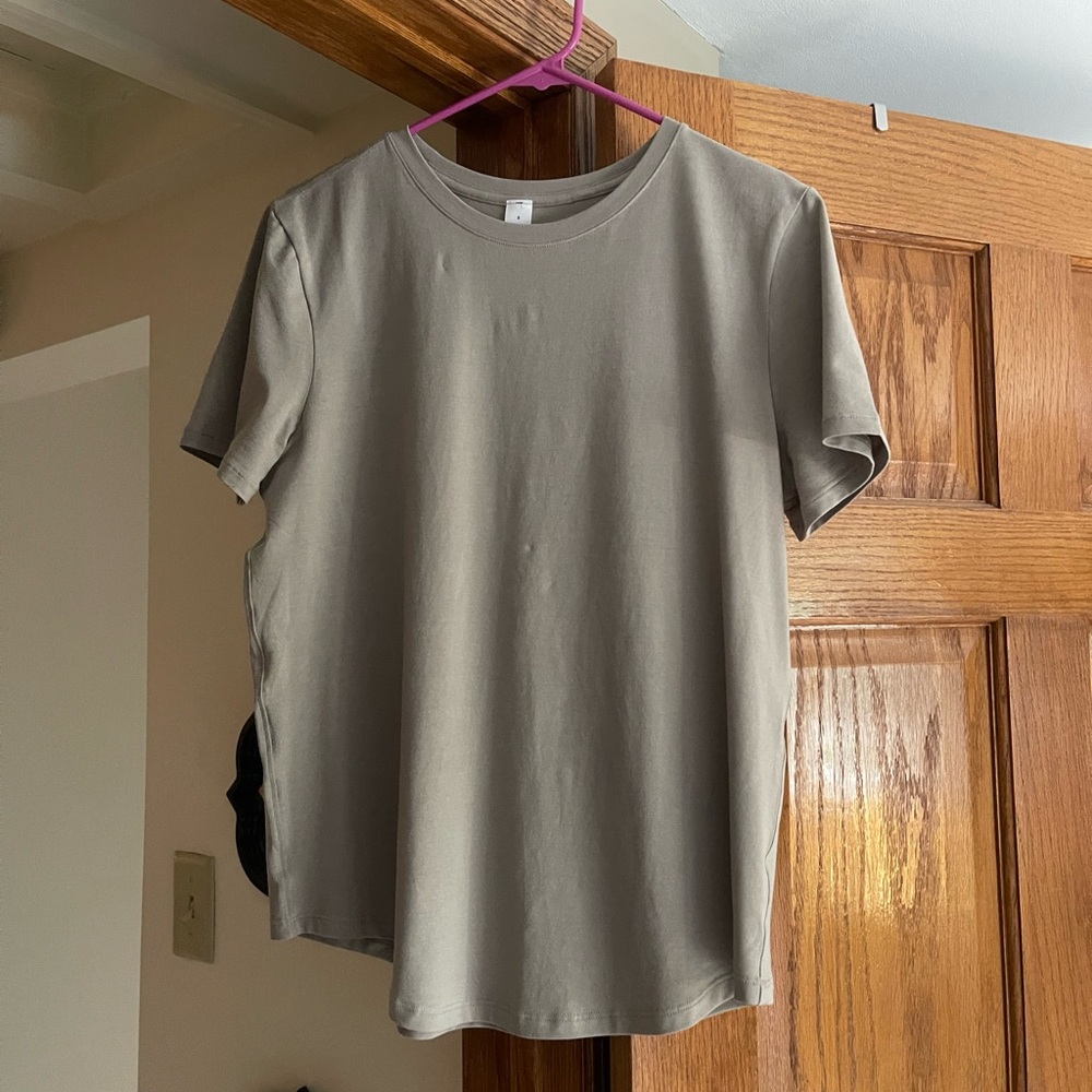 Lululemon riverstone love curved hem tee